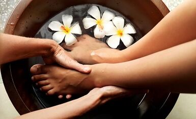 Il est possible de masser les jambes avec des varices